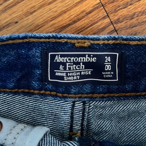 Abercrombie High Waist Short - Picture 3 of 3